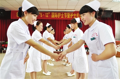 市第二医院举办庆祝国际护士节暨护士礼仪