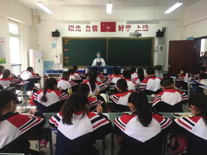 记者到邯郸主城区学校体验“一供餐两托管”全